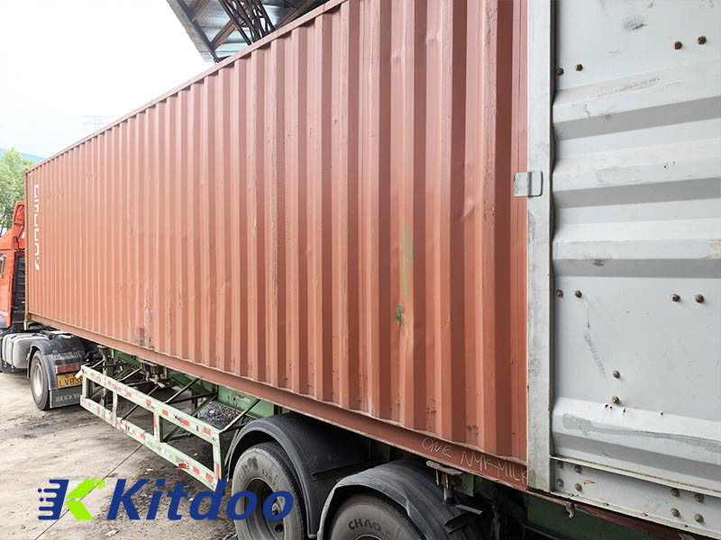 Refrigeration equipment outlet